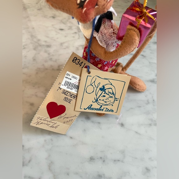 EUC!! Annalee Mouse with Gift 1998 - Picture 4 of 6